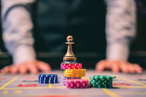Roulette wheel spinning on heppy slot live-dealer table